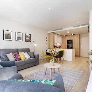 Modern & Stylish In Av. Da Liberdade By Lovelystay , Lisbon Portugal